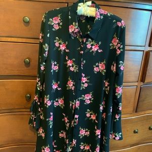 Stylish and comfortable black long sleeve dress